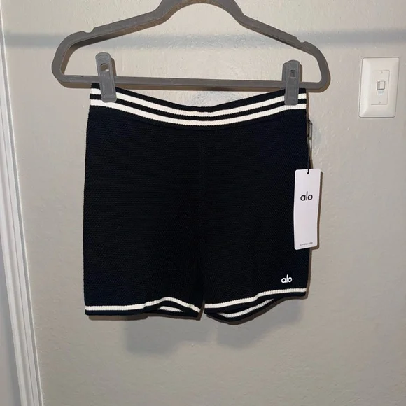 ALO Yoga Women's Black Athletic Shorts with White Trim - Picture 4 of 10